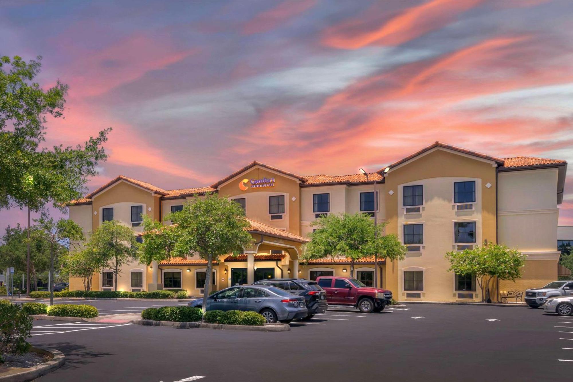 Comfort Inn & Suites Northeast - Gateway São Petersburgo Exterior foto